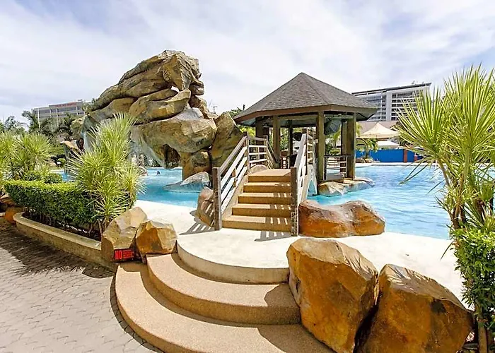 Westown Lagoon- Partywing Hotel 2*