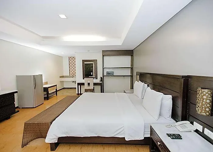 Westown Lagoon- Partywing Hotel 2*